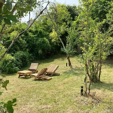 Barque Fleurie Avec Jardin