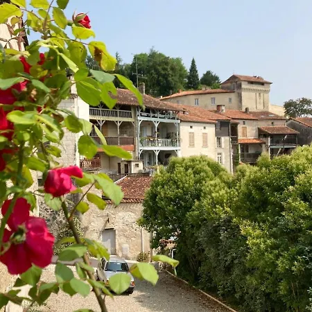 Barque Fleurie Avec Jardin Apartment