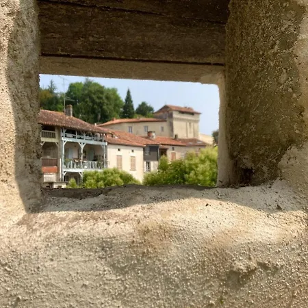 Апартаменты Barque Fleurie Esprit Retro, Jardin & Parking Prive *