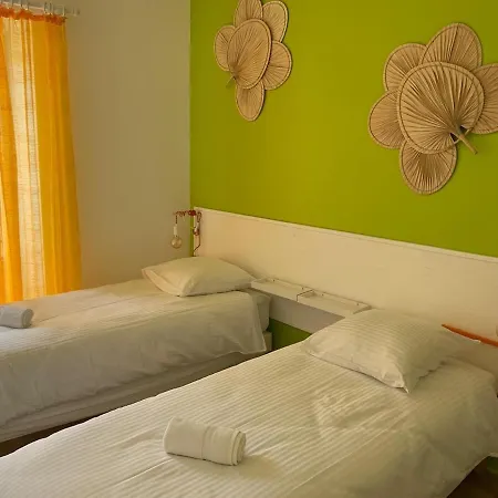 Апартаменты Barque Fleurie Esprit Retro, Jardin & Parking Prive Обтер-сюр-Дронн