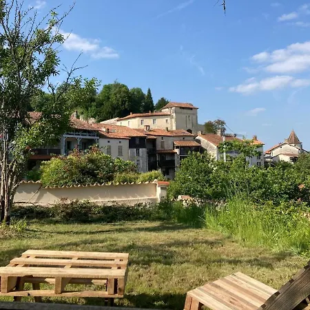 Barque Fleurie Avec Jardin Apartment