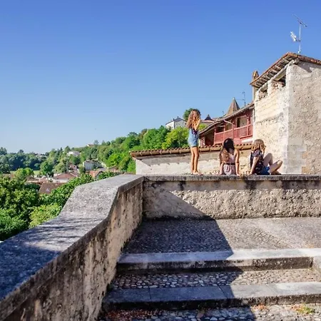 Апартаменты Barque Fleurie Esprit Retro, Jardin & Parking Prive *