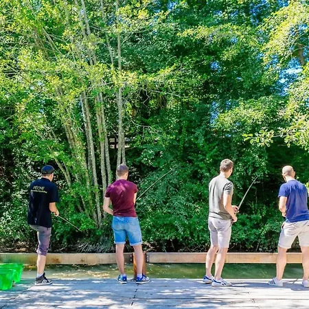 Апартаменты Barque Fleurie Esprit Retro, Jardin & Parking Prive